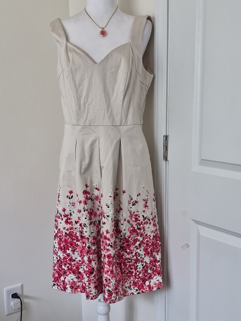 Whute House Black Market Sleeveless Cream Midi Dress with Pink Floral Hem Sz 12
